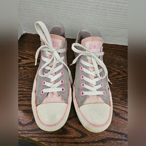 Converse ALLSTARS. womens Size 8.5 Mens 6.5. Great C9ndition. See Pics (Bin 8)